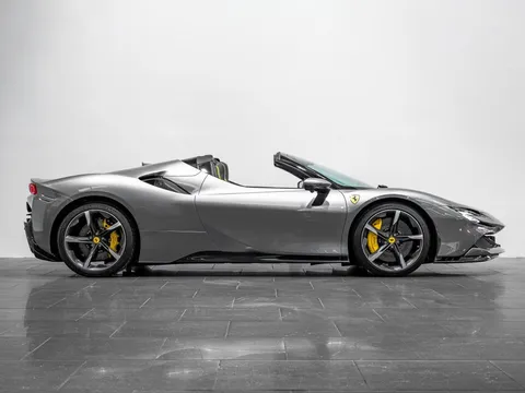 Ferrari SF90 Spider — photo 5 of 16