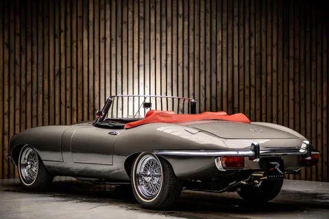 Jaguar E-Type Series 2 Roadster — photo 3 of 48
