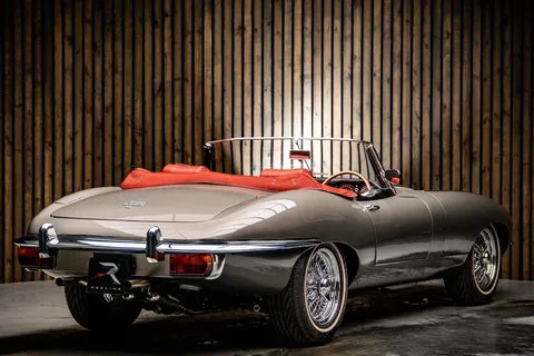 Jaguar E-Type Series 2 Roadster — photo 4 of 48