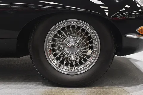 Jaguar E-Type Series 1 Roadster — photo 3 of 33