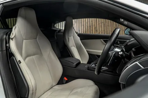 Jaguar F-Type R-Dynamic 2
