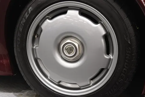 Jaguar XJ220 — photo 2 of 47