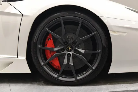 Lamborghini Aventador LP700-4 3