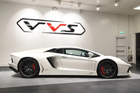Lamborghini Aventador LP700-4 4