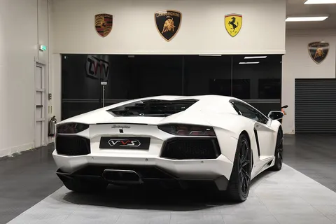 Lamborghini Aventador LP700-4 5