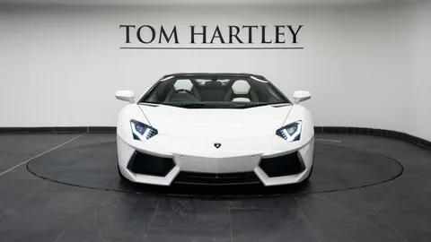 Lamborghini Aventador LP700-4 Roadster — photo 2 of 32