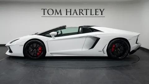 Lamborghini Aventador LP700-4 Roadster — photo 4 of 32