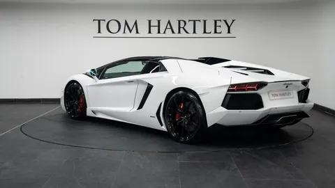 Lamborghini Aventador LP700-4 Roadster — photo 5 of 32
