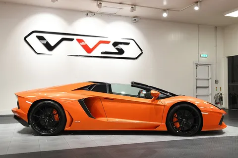 Lamborghini Aventador LP700-4 Roadster — photo 4 of 51
