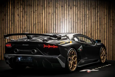 Lamborghini Aventador SVJ 4