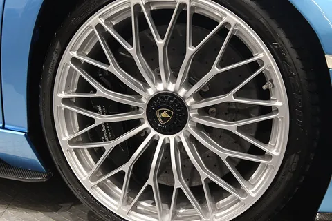 Lamborghini Aventador LP 740-4 S Roadster — photo 2 of 60