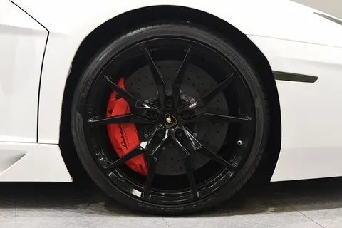 Lamborghini Aventador LP 700-4 Roadster — photo 2 of 44