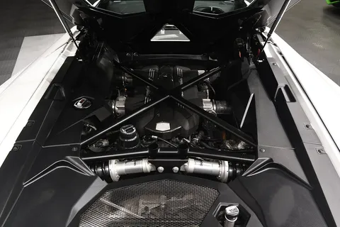 Lamborghini Aventador LP 700-4 Roadster — photo 3 of 44