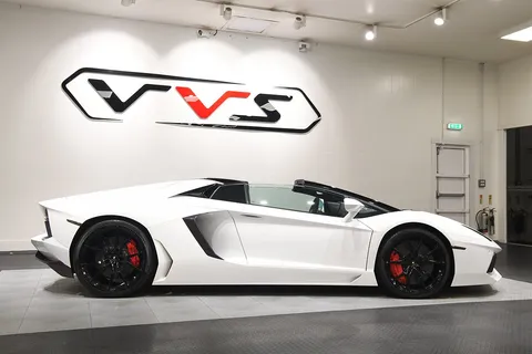 Lamborghini Aventador LP 700-4 Roadster — photo 4 of 44