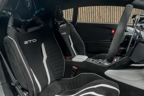 Lamborghini Huracán STO — photo 2 of 50