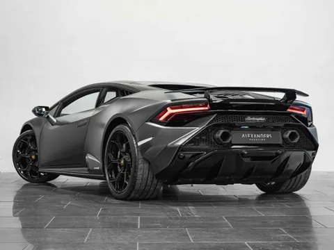 Lamborghini Huracán Tecnica LP 640-2 — photo 2 of 18