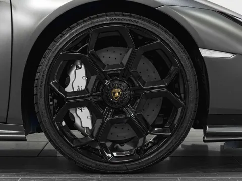 Lamborghini Huracán Tecnica LP 640-2 — photo 4 of 18