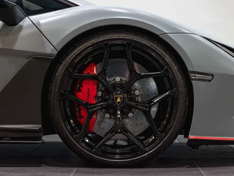 Lamborghini Revuelto — photo 5 of 26