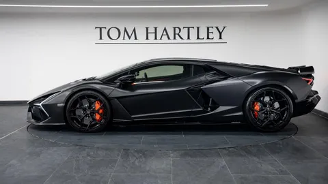 Lamborghini Revuelto — photo 4 of 32
