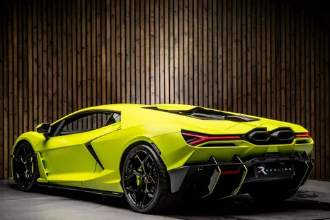 Lamborghini Revuelto 3