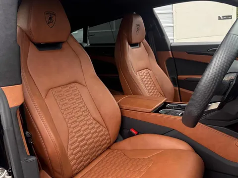Lamborghini Urus 4