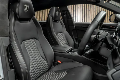 Lamborghini Urus — photo 2 of 45