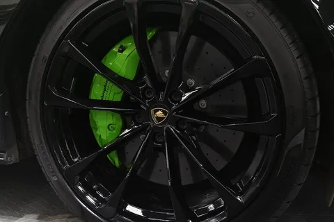 Lamborghini Urus S — photo 2 of 48