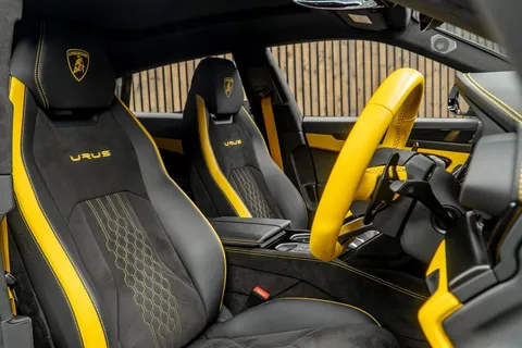 Lamborghini Urus — photo 2 of 49