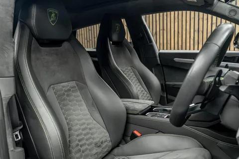 Lamborghini Urus — photo 2 of 46
