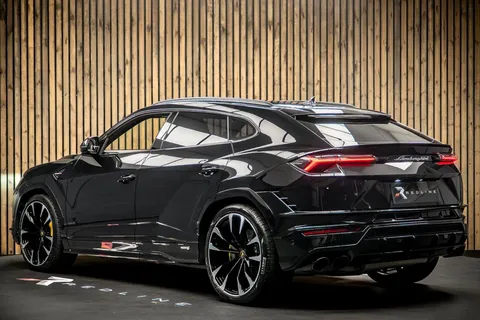 Lamborghini Urus — photo 3 of 50