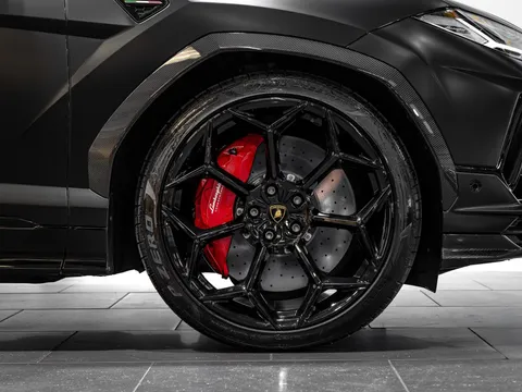 Lamborghini Urus Performante 4