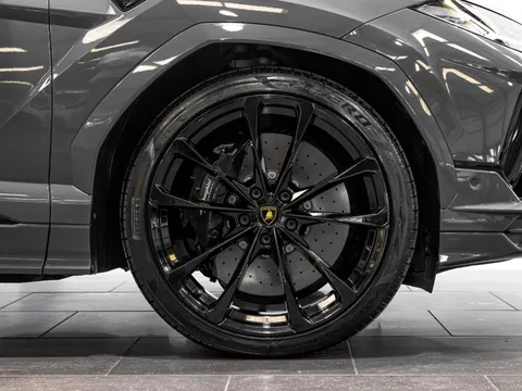 Lamborghini Urus S 4