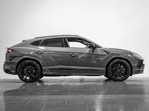 Lamborghini Urus S 5