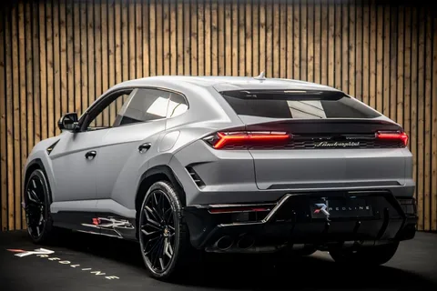 Lamborghini Urus SE 3