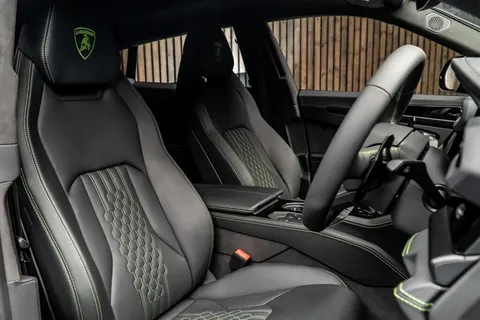 Lamborghini Urus SE — photo 2 of 48