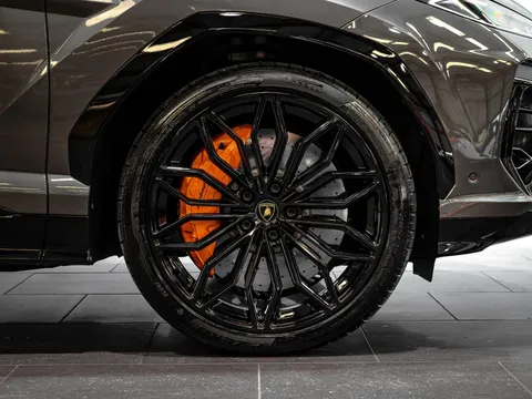 Lamborghini Urus SE — photo 3 of 11