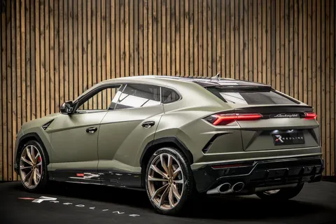 Lamborghini Urus — photo 3 of 49