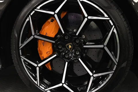 Lamborghini Urus Performante — photo 2 of 57