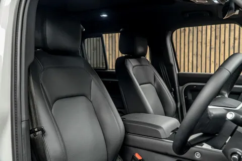 Land Rover Defender 110 D350 X-Dynamic HSE — photo 2 of 46