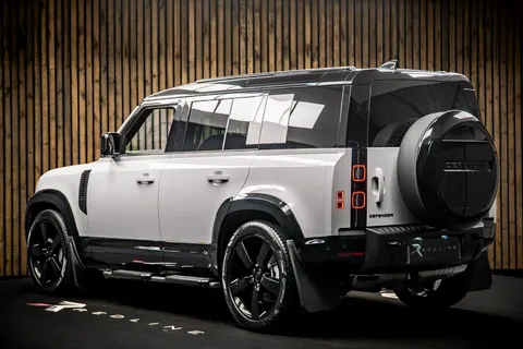 Land Rover Defender 110 D350 X-Dynamic HSE — photo 3 of 46