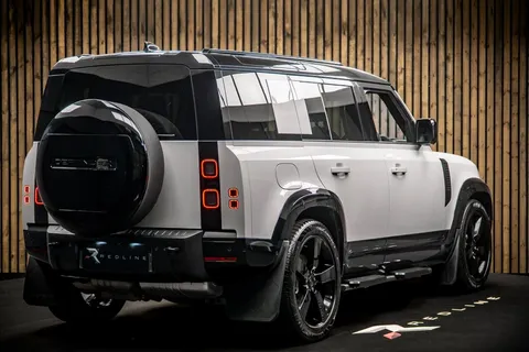 Land Rover Defender 110 D350 X-Dynamic HSE — photo 4 of 46