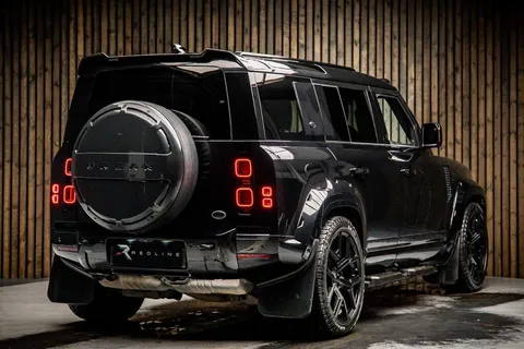 Land Rover Defender 110 D300 X-Dynamic HSE — photo 4 of 45