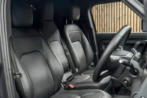 Land Rover Defender 110 X-Dynamic HSE D350 — photo 2 of 43