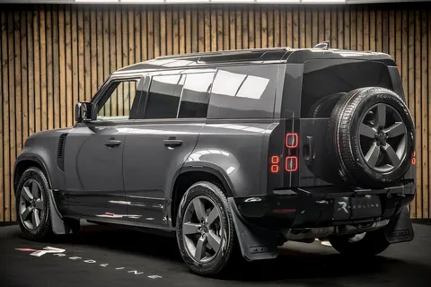 Land Rover Defender 110 X-Dynamic HSE D350 — photo 3 of 43
