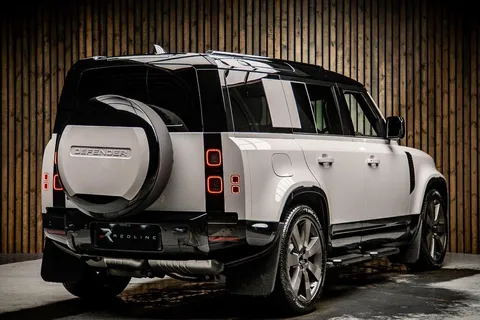 Land Rover Defender 110 D350 X-Dynamic HSE — photo 4 of 46