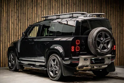 Land Rover Defender 110 D350 X-Dynamic SE — photo 3 of 39