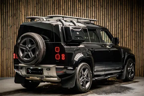 Land Rover Defender 110 D350 X-Dynamic SE — photo 4 of 39