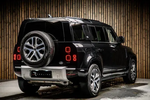 Land Rover Defender 110 P400e XS Edition — photo 4 of 44