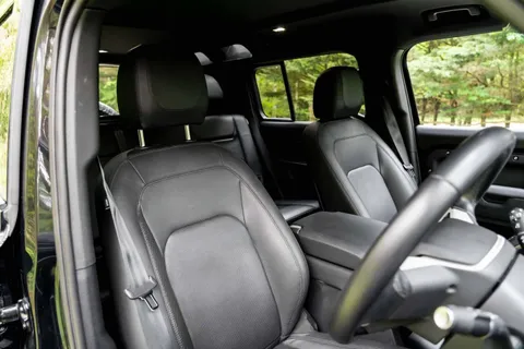 Land Rover Defender 110 Hard Top SE — photo 3 of 9