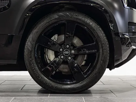 Land Rover Defender 110 Hard Top X-Dynamic HSE D350 — photo 3 of 15